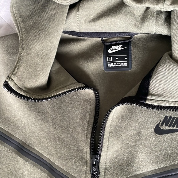 Olive green nike tech fleece (Top) size Medium (Men’s) - Picture 3 of 3